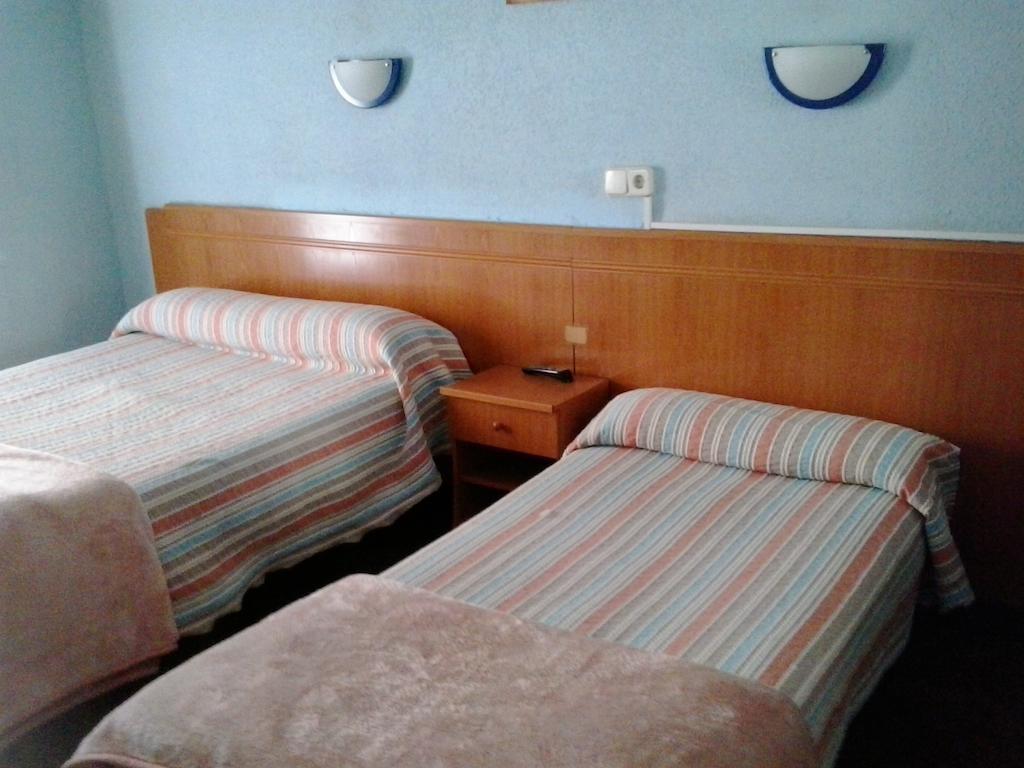 Hostal Alonso Madrid Cameră foto